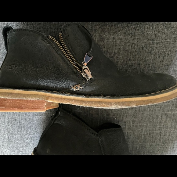 UGG Boots size 7 - Picture 3 of 6